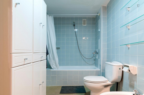 Pleasant double bedroom near Facultats metro station - Gallery - 11