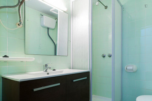 Pleasant double bedroom near Facultats metro station - Gallery - 13