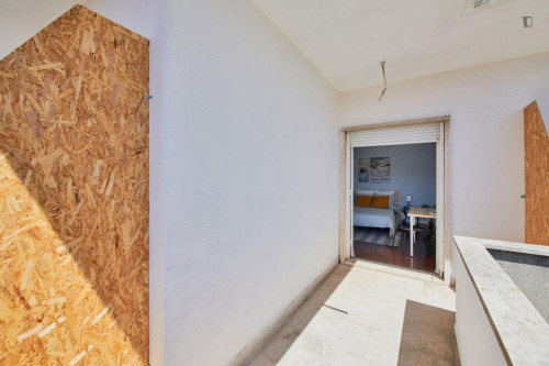 Spacious double bedroom with balcony in Arroios - Gallery - 32