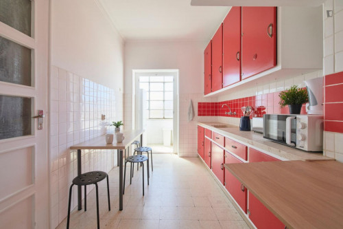 Spacious double bedroom with balcony in Arroios - Gallery - 35