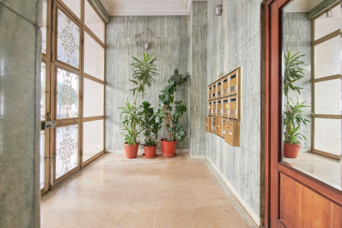 Spacious double bedroom with balcony in Arroios - Gallery - 14