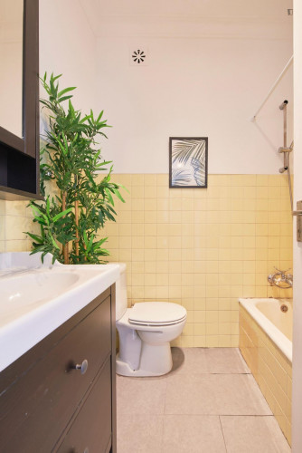 Spacious double bedroom with balcony in Arroios - Gallery - 9