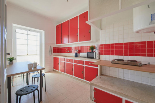 Spacious double bedroom with balcony in Arroios - Gallery - 34