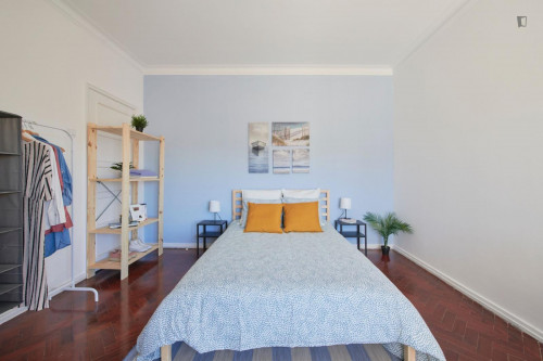 Spacious double bedroom with balcony in Arroios - Gallery - 23