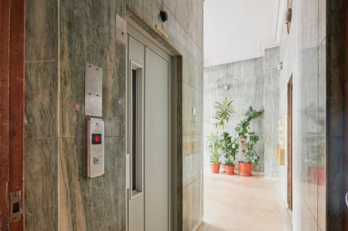 Spacious double bedroom with balcony in Arroios - Gallery - 13
