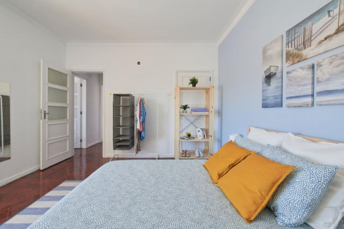 Spacious double bedroom with balcony in Arroios - Gallery - 24