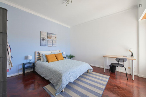 Spacious double bedroom with balcony in Arroios - Gallery - 22