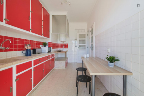 Spacious double bedroom with balcony in Arroios - Gallery - 36