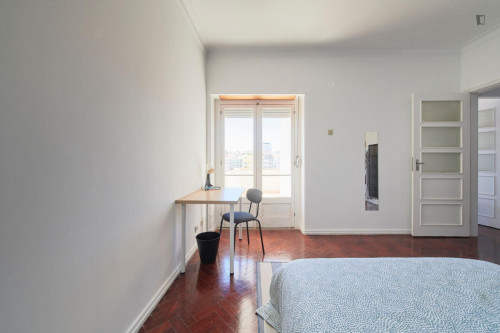 Spacious double bedroom with balcony in Arroios - Gallery - 28