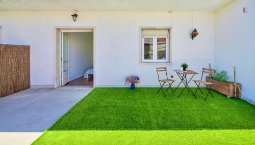 Spacious double bedroom with balcony and outdoor space in Arroios - Gallery - 12