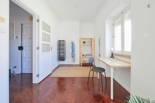 Spacious double bedroom with balcony and outdoor space in Arroios  - Gallery -  5
