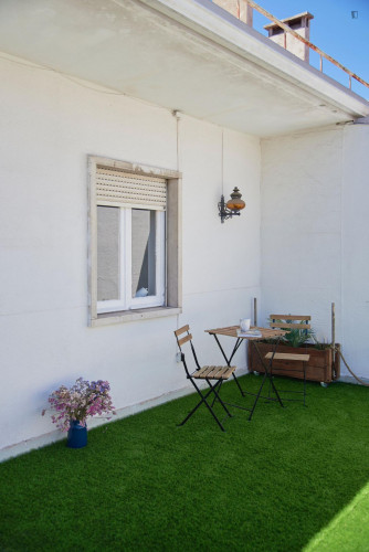 Spacious double bedroom with balcony and outdoor space in Arroios - Gallery - 13