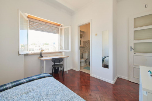Cozy single ensuite bedroom in central Lisbon  - Gallery -  5