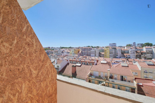 Cozy single ensuite bedroom in central Lisbon - Gallery - 8