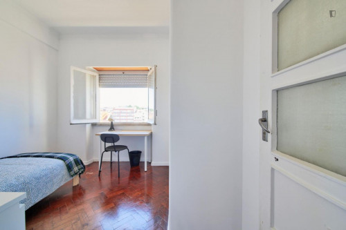Cozy single ensuite bedroom in central Lisbon - Gallery - 7