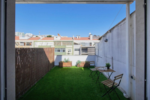 Single bedroom with balcony and outdoor space in central Lisbon - Gallery - 7