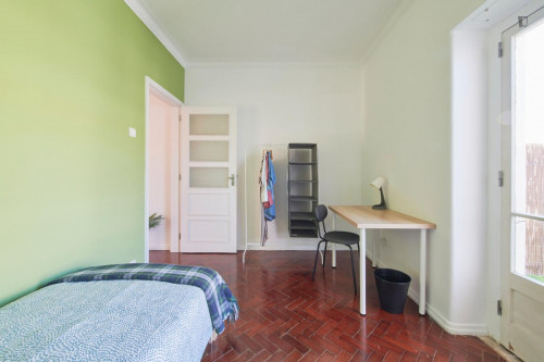 Single bedroom with balcony and outdoor space in central Lisbon