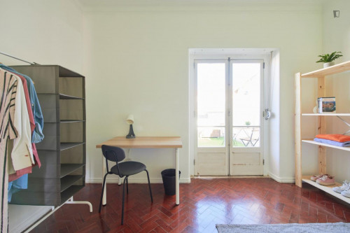Single bedroom with balcony and outdoor space in central Lisbon