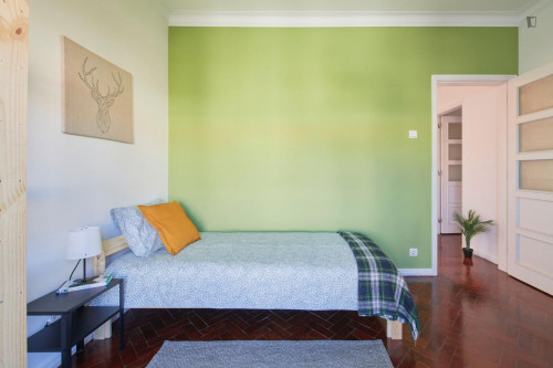 Single bedroom with balcony and outdoor space in central Lisbon
