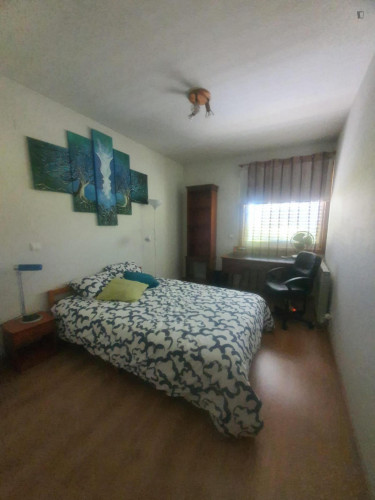 Cosy double bedroom next to Moscavide train station