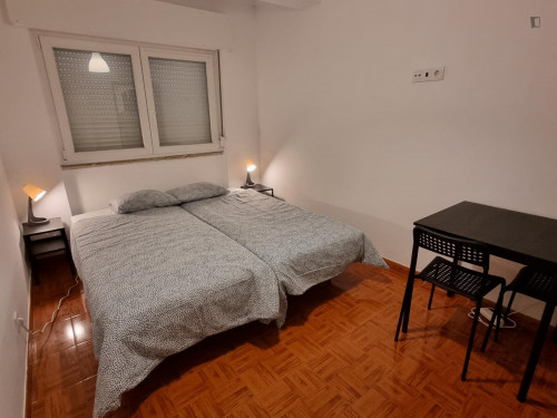 Welcoming twin bedroom in Agualva-Cacém - Gallery - 6