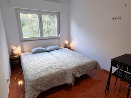 Welcoming twin bedroom in Agualva-Cacém  - Gallery -  5