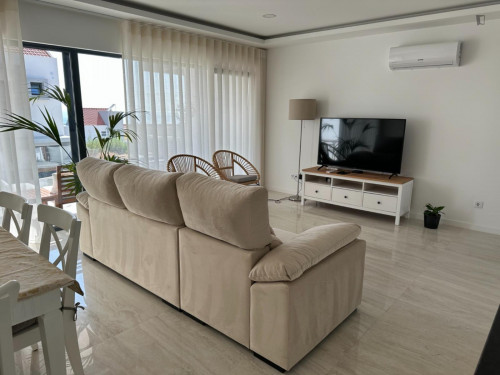 Charming 3-bedroom house close to the beach