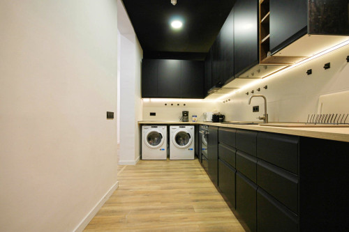 Stylish apartment 3 minutes from Drassanes Metro Station