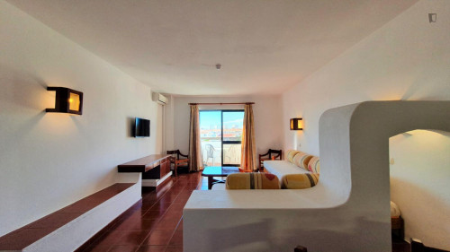 Cool 1-bedroom flat with swimming pool - Gallery - 16