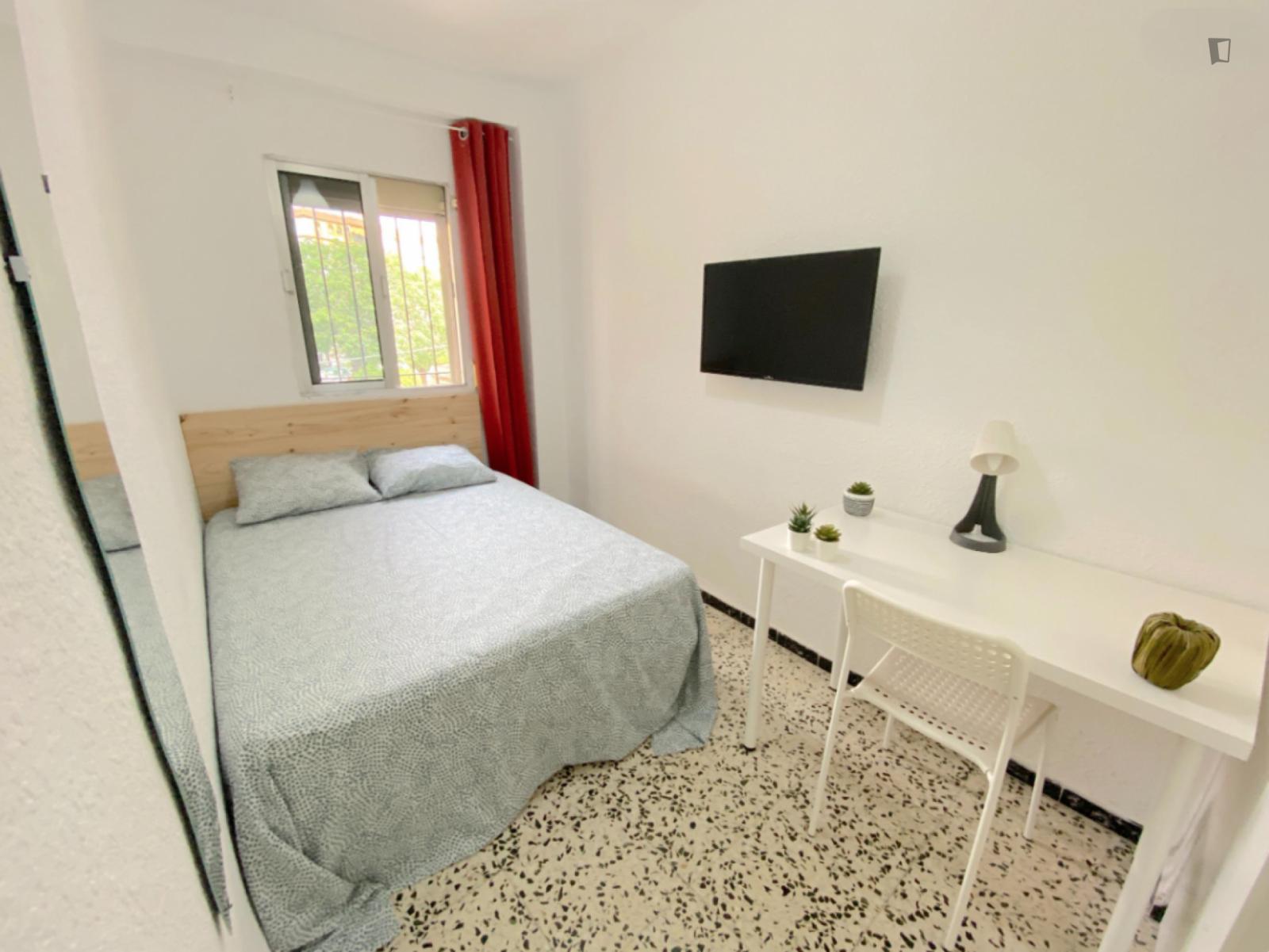 Sunny Room Near Center With Double Bed, WIFI And TV For Students - 1