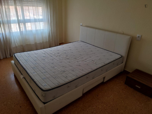 Comfy double bedroom in Castellon de la Plana close to Parc del Geòleg José Royo Góme