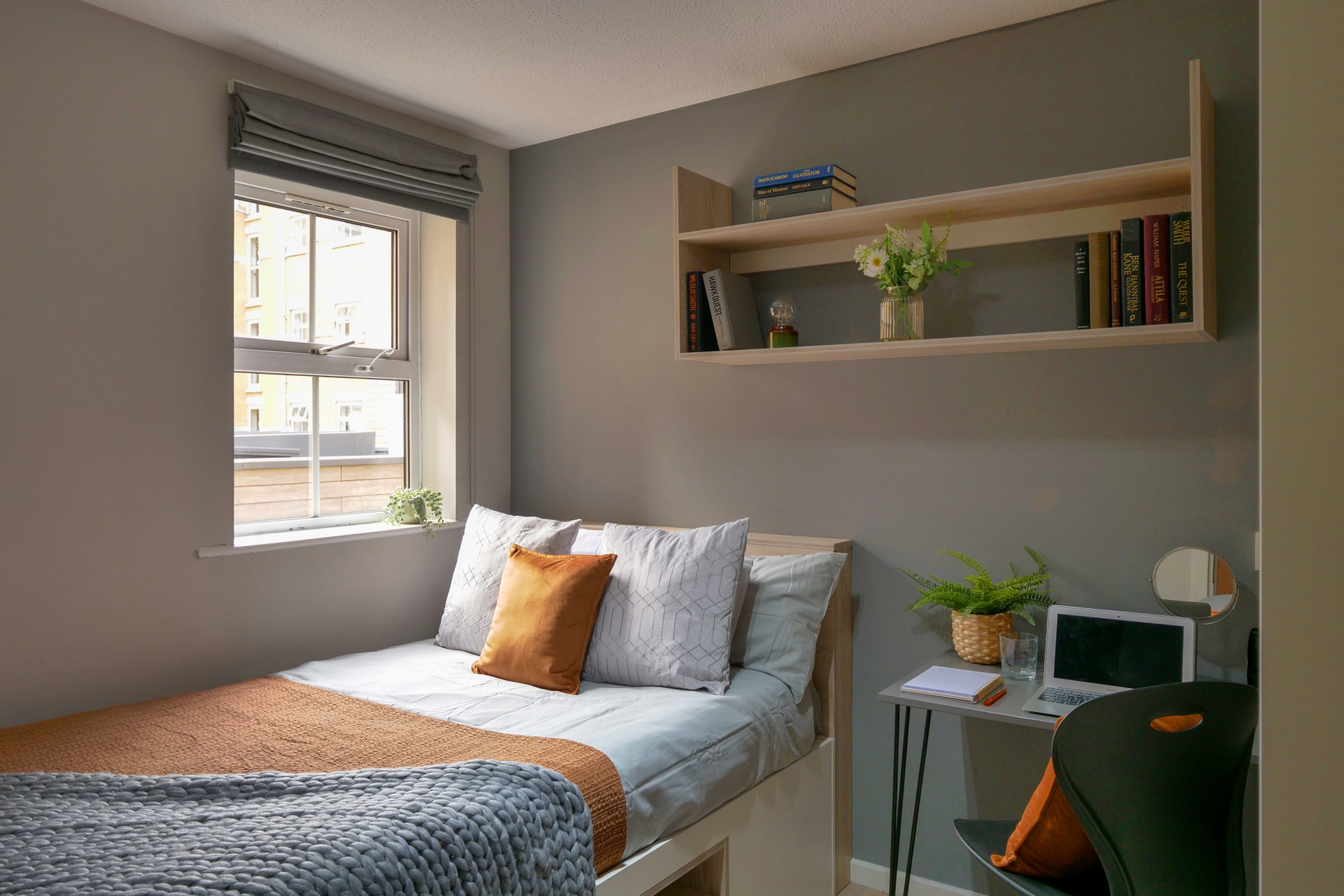  2 Bed Flat  -  Emily Davies, Southampton  - Gallery -  1