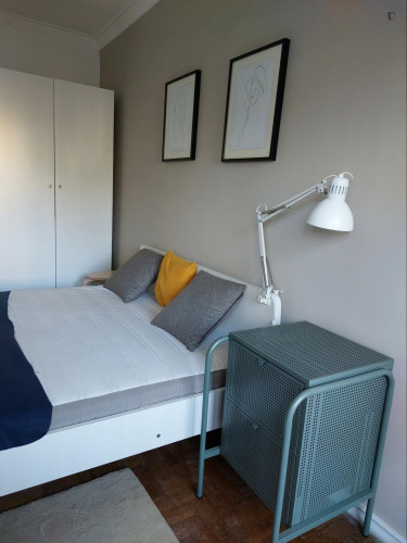 cosy double bedroom 3MIN metro 10Min University Europeia