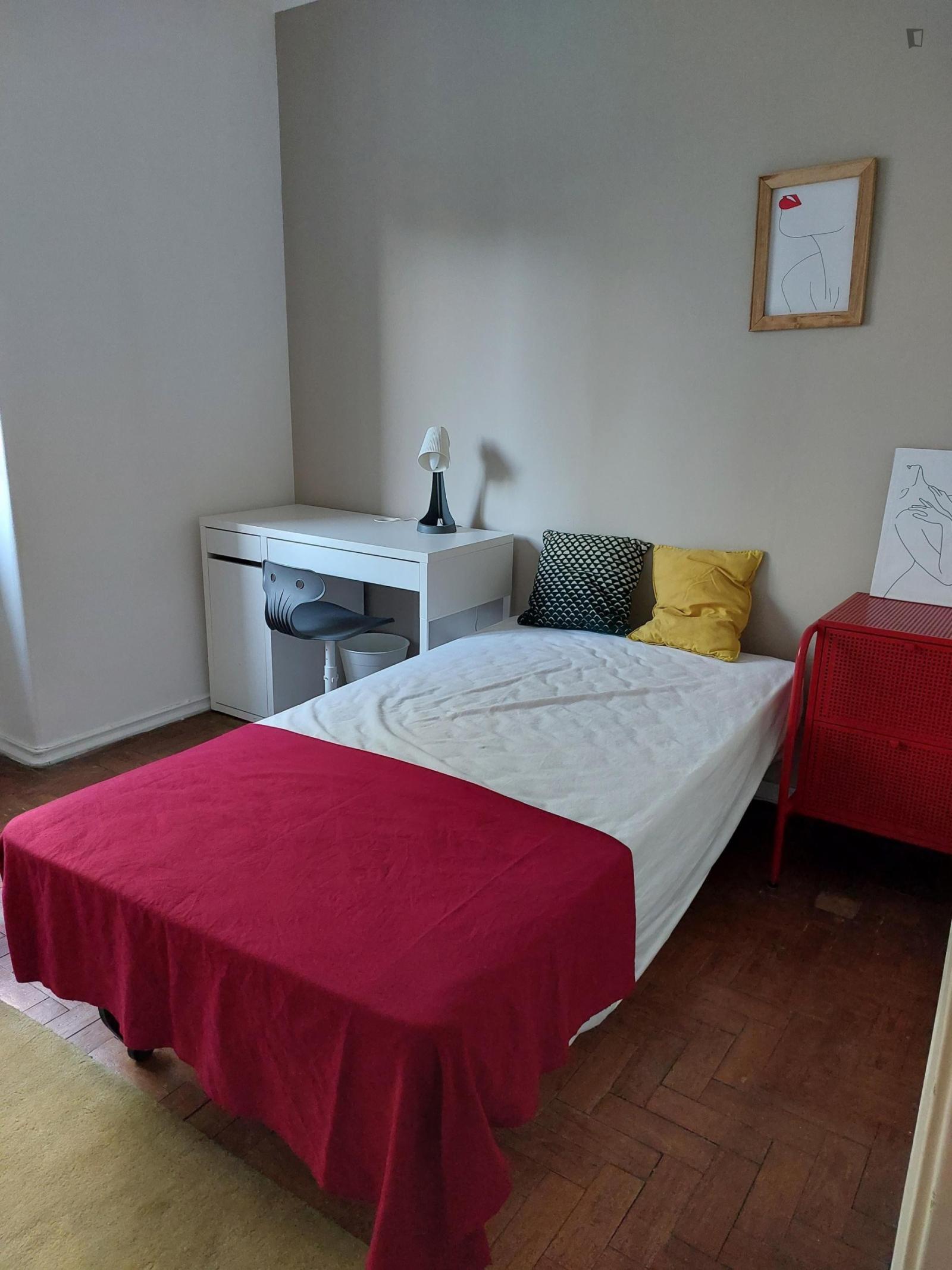 Cosy Single Bedroom 3min Metro 10Min University Europeia - 1