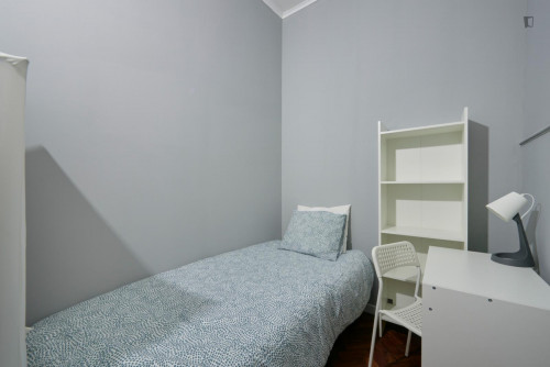Cosy single bedroom next to Jardim da Fundação Calouste Gulbenkian