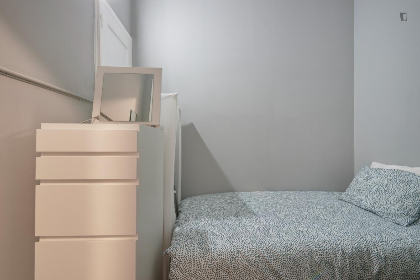 Cosy Single Bedroom Next To Jardim Da Fundação Calouste Gulbenkian - Cosy single bedroom next to Jardim da Fundação Calouste Gulbenkian - Gallery - 1