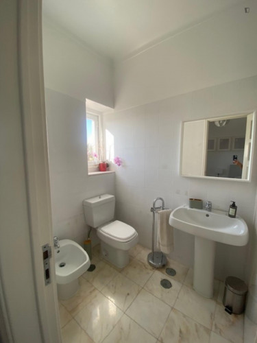 Lovely double ensuite bedroom in Montelavar