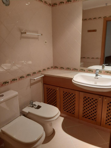 Single bedroom, with private balcony In Monte de Caparica near Egas Moniz and FCT