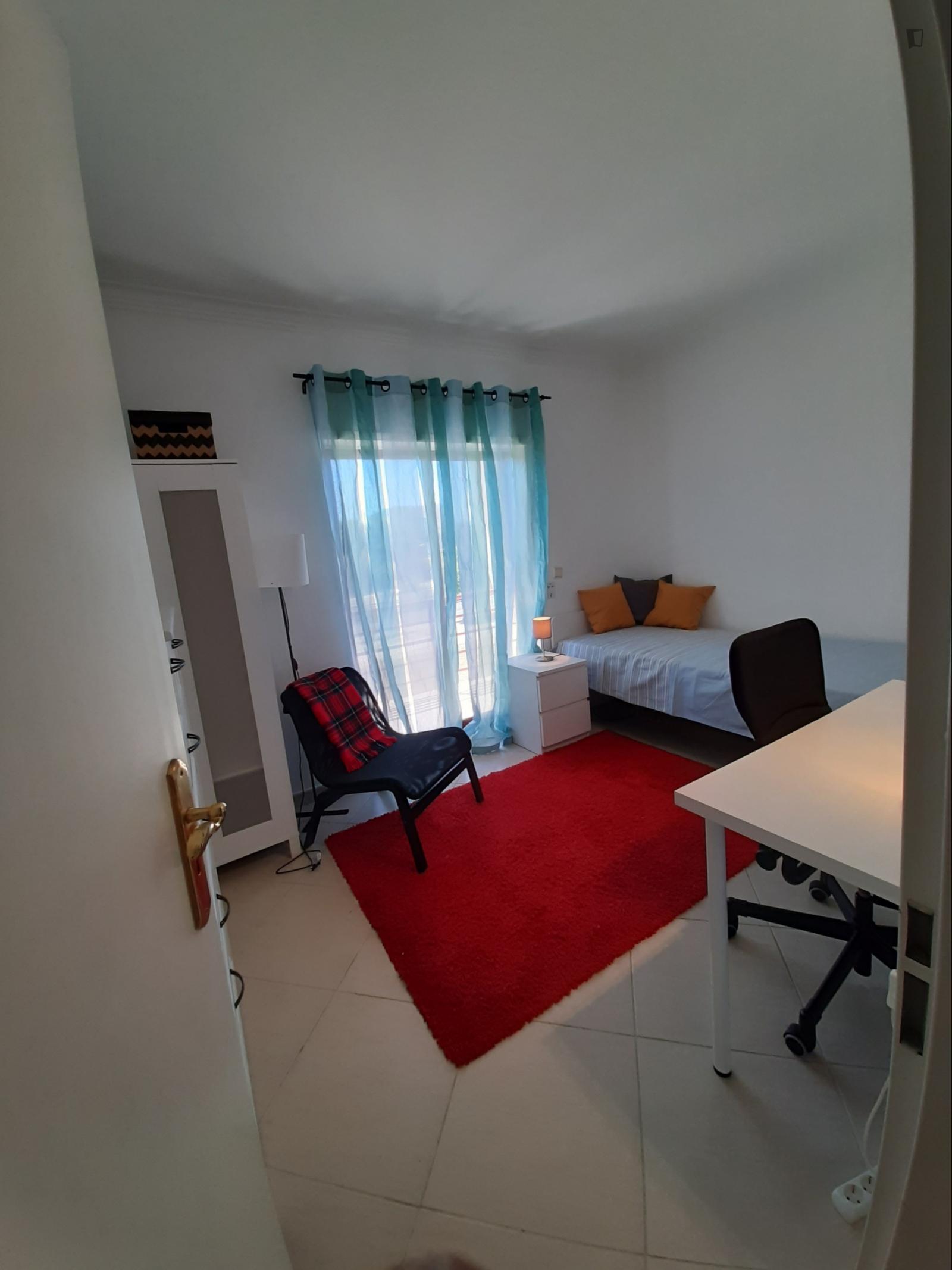 Single Bedroom, With Private Balcony In Monte De Caparica Near Egas Moniz And FCT - Single bedroom, with private balcony In Monte de Caparica near Egas Moniz and FCT - Gallery - 1