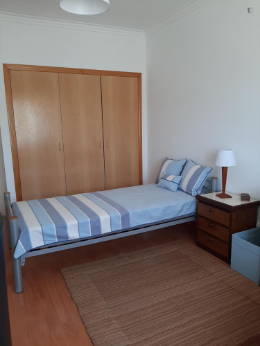 Neat single bedroom near NOVA Escola de Ciências e Tecnologias