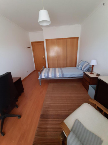 Neat single bedroom near NOVA Escola de Ciências e Tecnologias