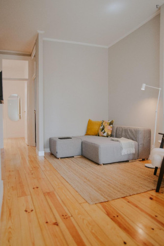 Welcoming Apartment close to Miradouro da Graça - 1-bedroom and 1-office