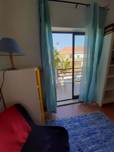Inviting single bedroom with a balcony, in Monte da Caparica