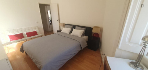 Lovely and quiet double bedroom next to Jardim da Estrela