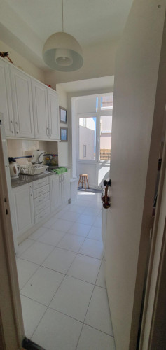 Lovely and quiet double bedroom next to Jardim da Estrela