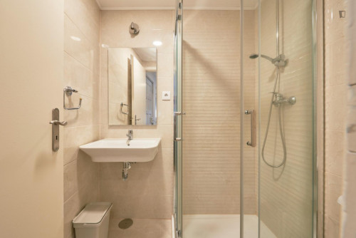 Charing studio in popular Alvalade