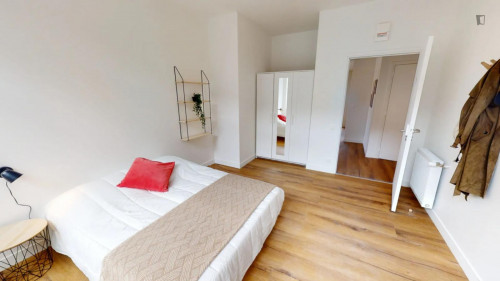 Bright double bedroom in the heart of Asnières sur Seine