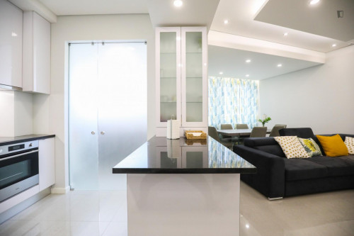 Fantastic double bedroom with balcony in a 3-bedroom apartment  - Gallery -  5