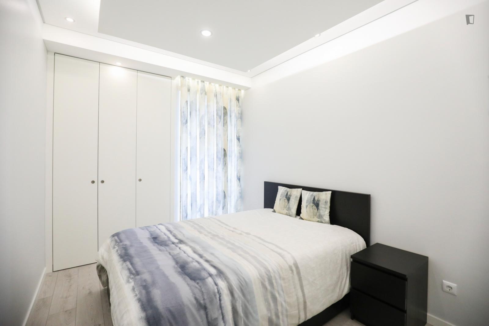  Fantastic Double Bedroom With Balcony In A 3-Bedroom Apartment  -  Fantastic double bedroom with balcony in a 3-bedroom apartment  - Gallery -  1