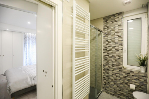 Amazing Ensuite double bedroom with balcony in a 3-bedroom apartment  - Gallery -  5
